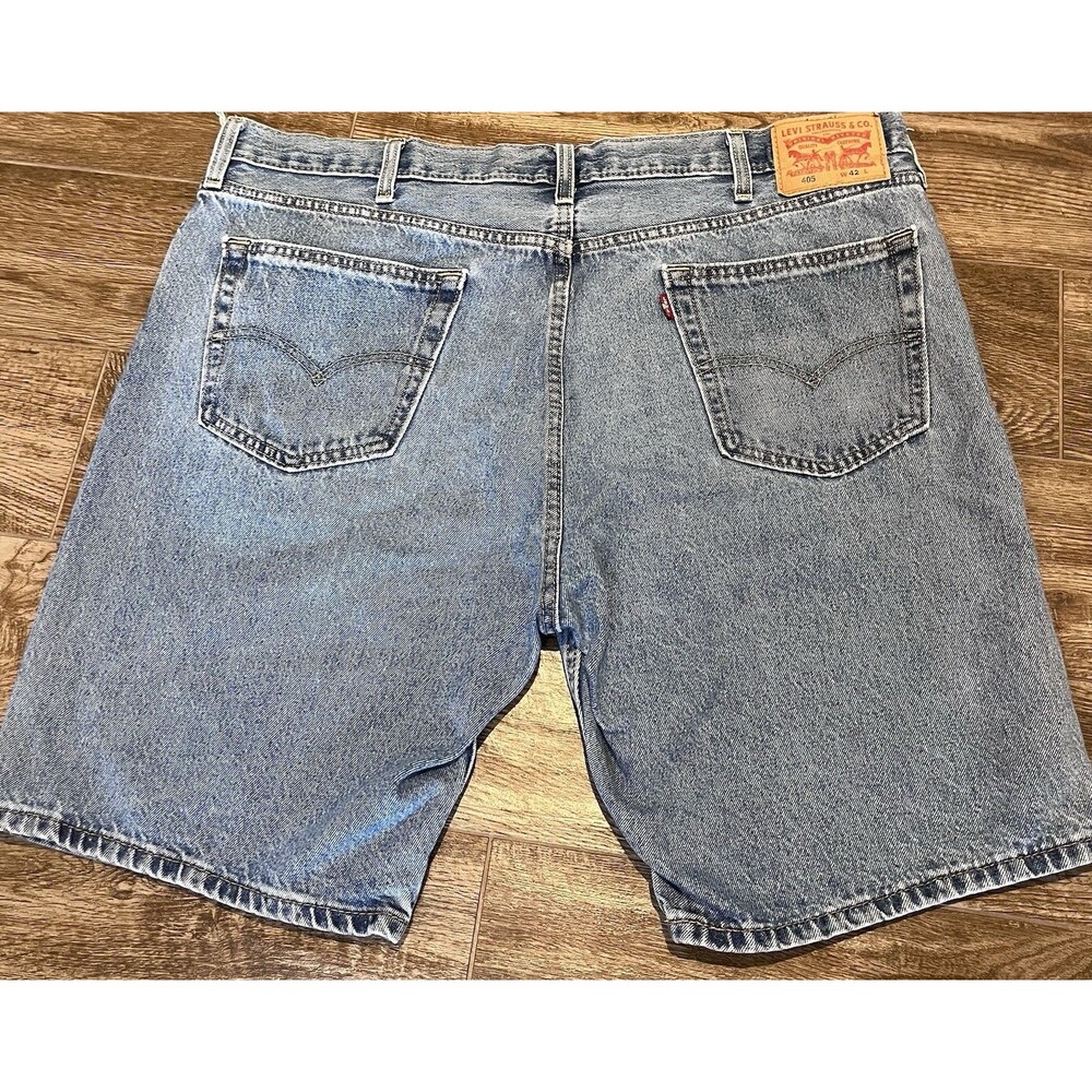 Levi’s 405 Denim Shorts Men’s Size 42 Light Wash Relaxed Fit 9” Jorts